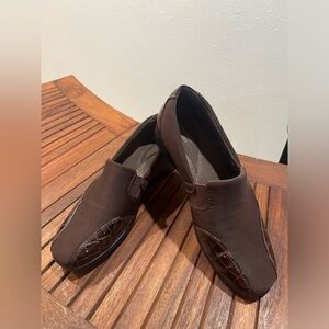 CLARKS Collection Gael Beam Faux Alligator slip-on loafers. No flaws.